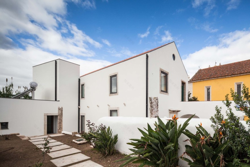 里斯本洛里什住宅 · 旧建筑新生命,彩色空间营造生活美学-17