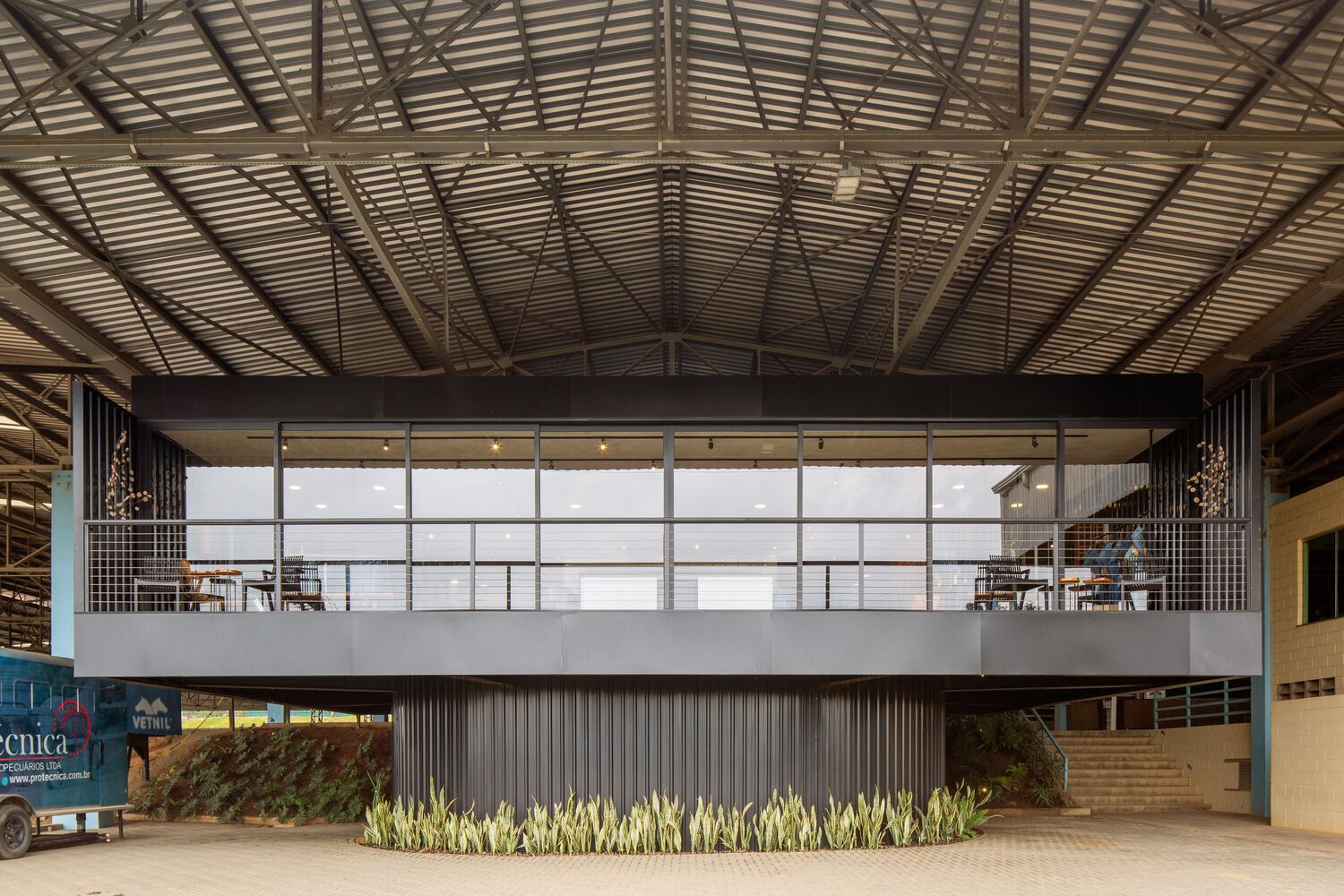 悬浮牛仔裤概念商店丨巴西丨Estúdio Almar-6