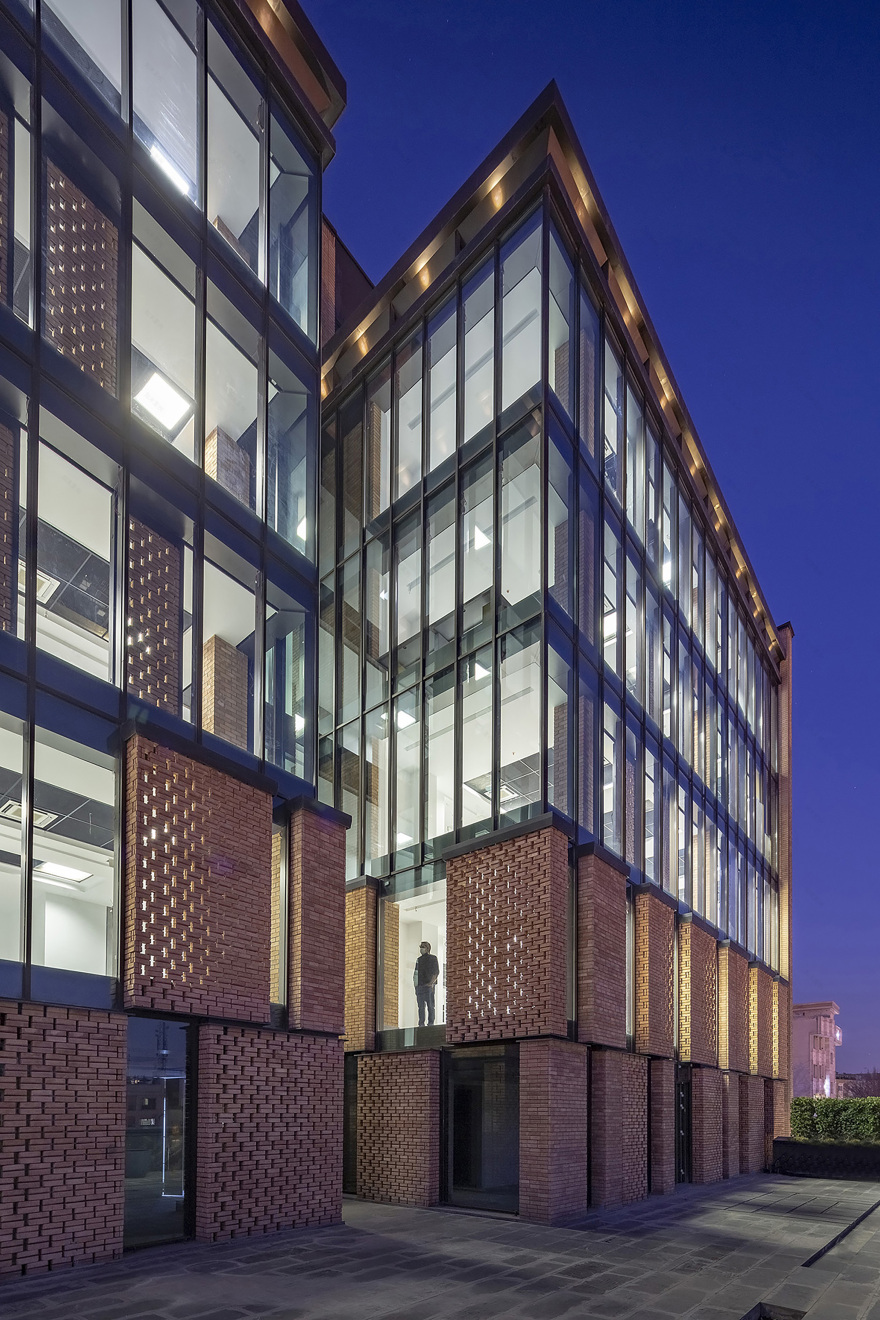 动态立方 · 伊朗 Zomorrod 11 建筑设计丨伊朗德黑兰丨Ákaran Architects-21