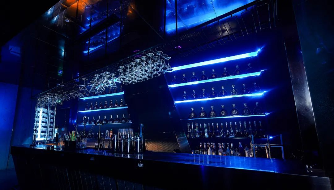 长沙 FREE KING 酒吧——神秘狂野的玻璃几何空间-35