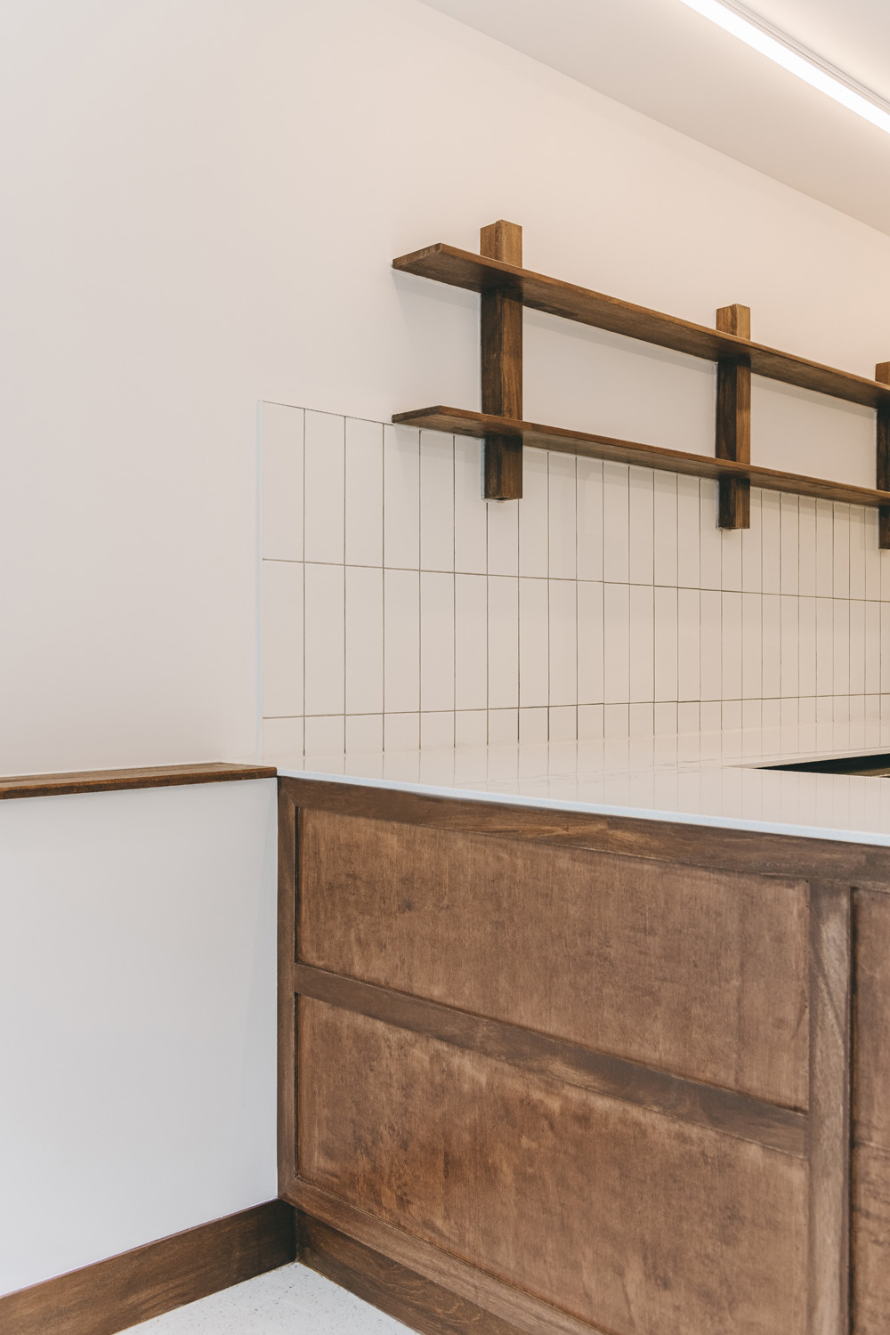 白色与木质，12 平小空间的精致设计-15