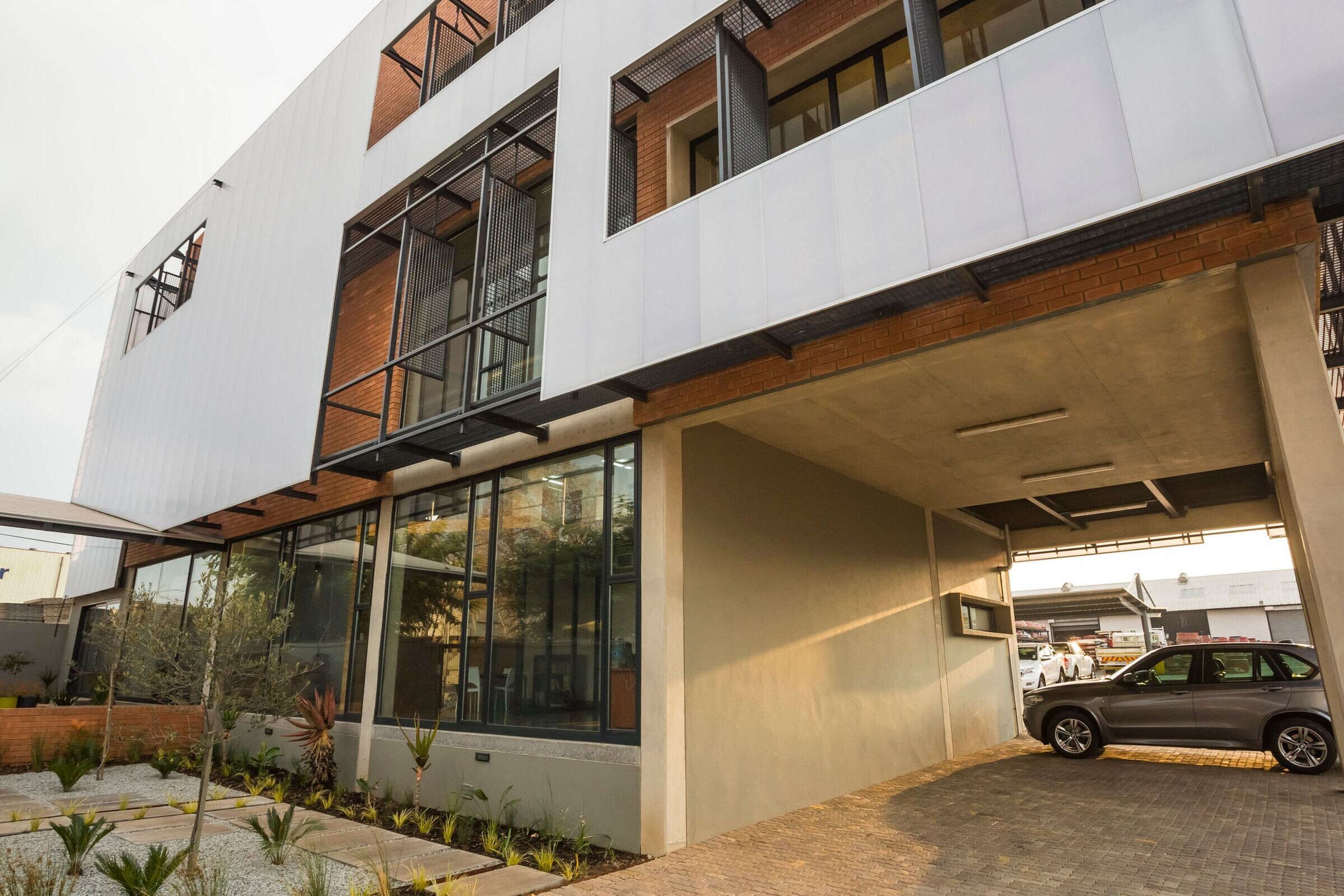 南非 Rubela Park Offices | 工业风绿建筑的典范-52