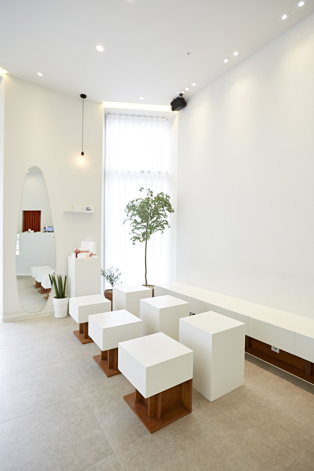 极简 13 坪咖啡厅，打造温馨舒适的室内空间-10