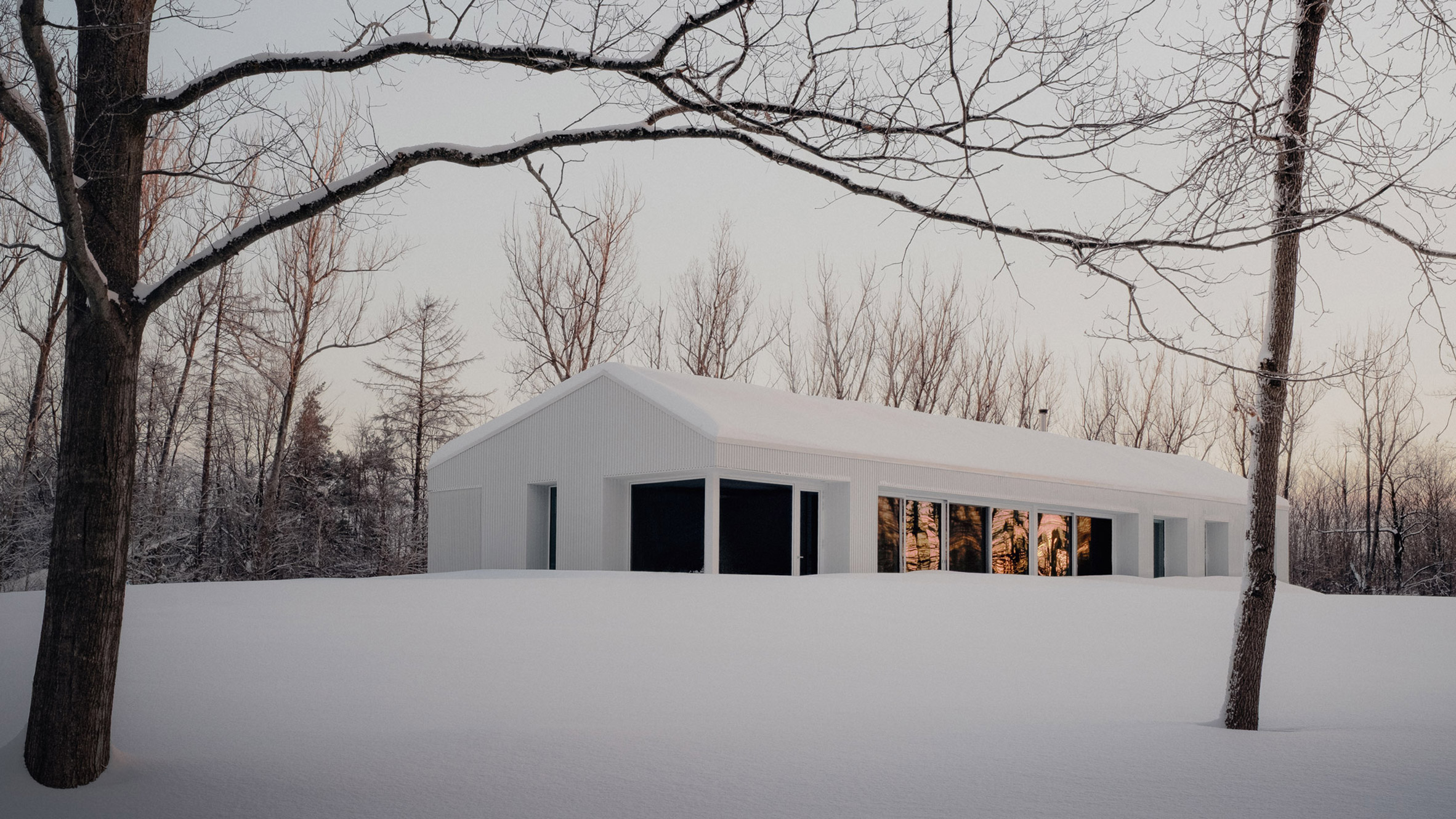 廷伯托普小屋(如果Timbertop有特定的已知地名对应,也可直接用该地名,这里假设为普通称呼进行翻译) 丨加拿大丨Akb Architects-0