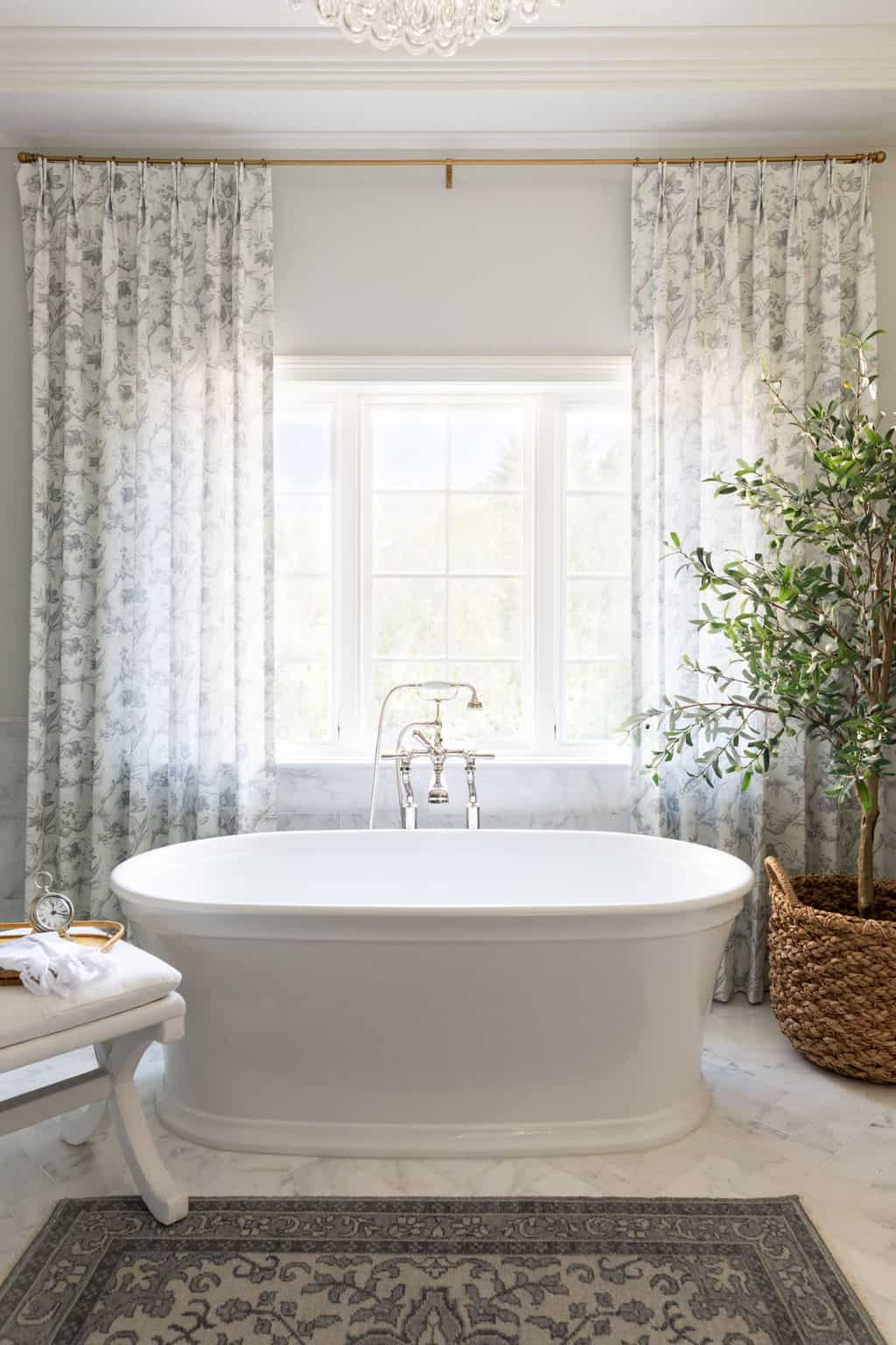 Take a tour of an Illinois dream home with bright and airy living spaces-32