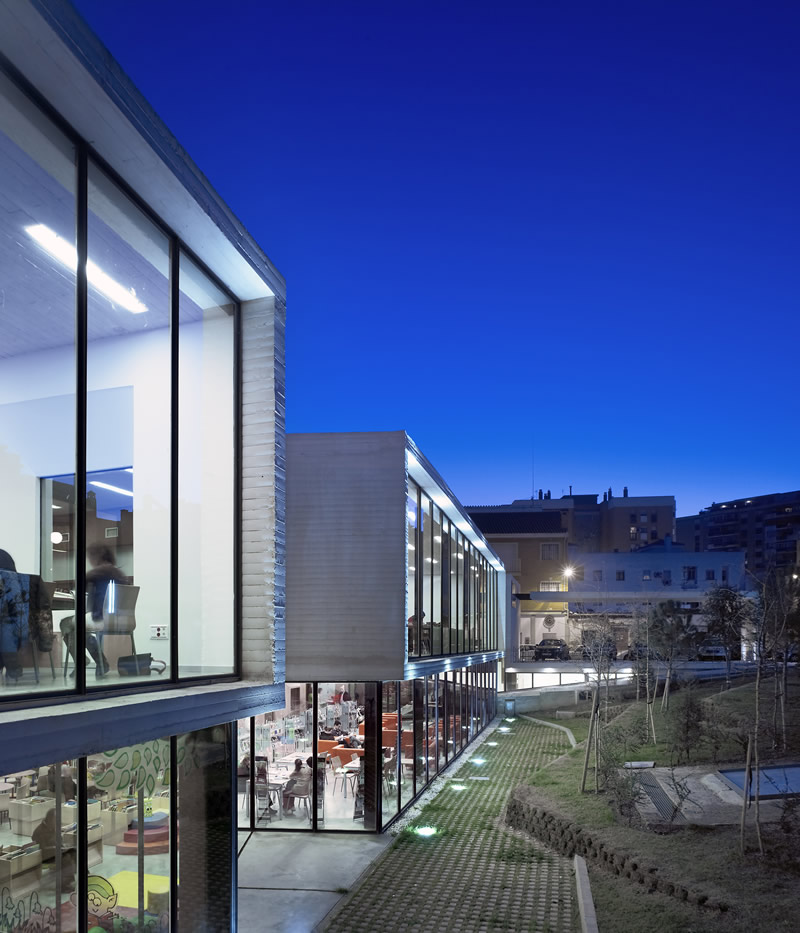 曼努埃尔·阿尔托拉吉雷图书馆-4