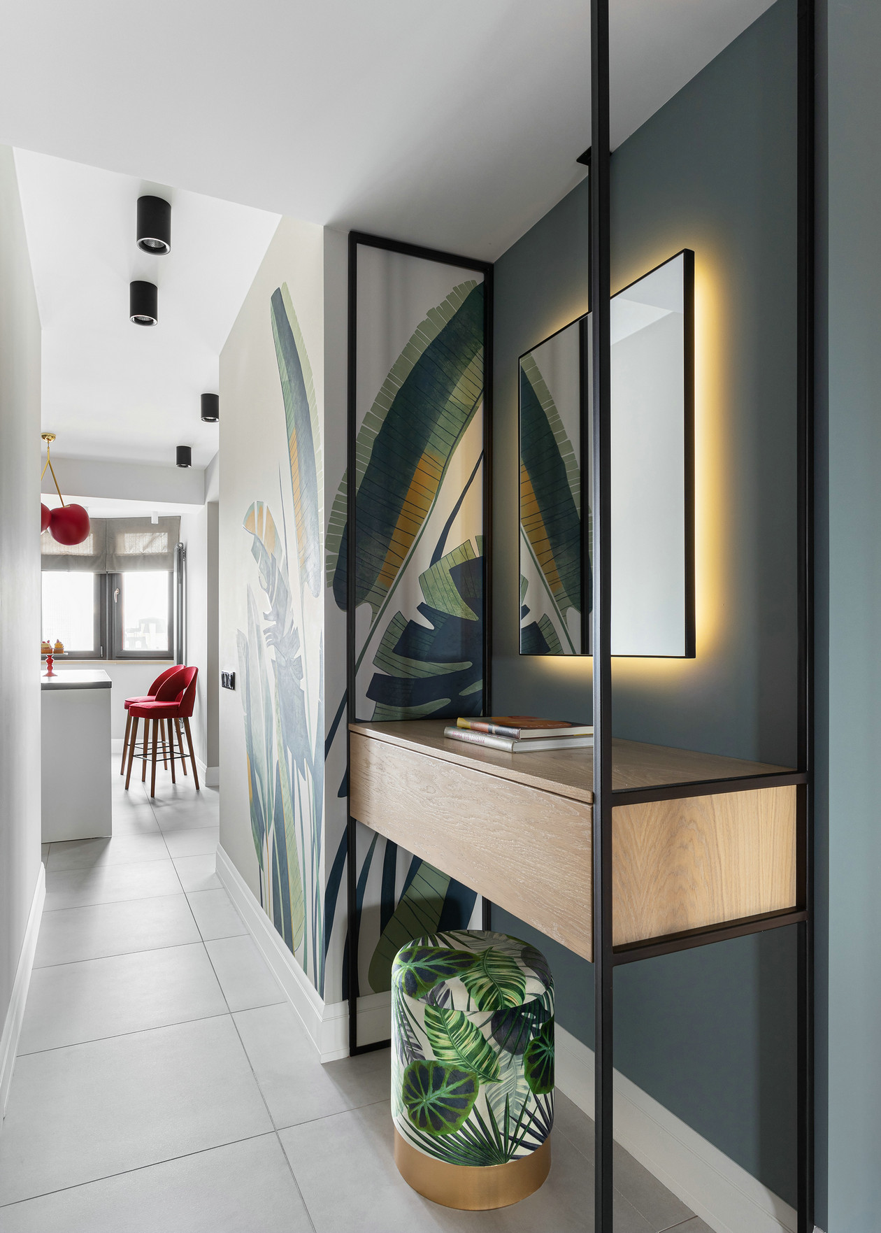 俄罗斯多彩色系公寓设计-0