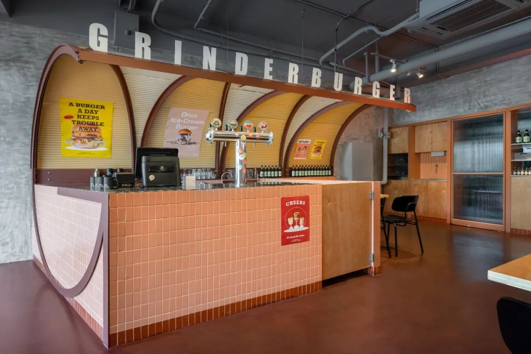 上海大学路绞肉机汉堡店,打造轻松活力的街头氛围-8