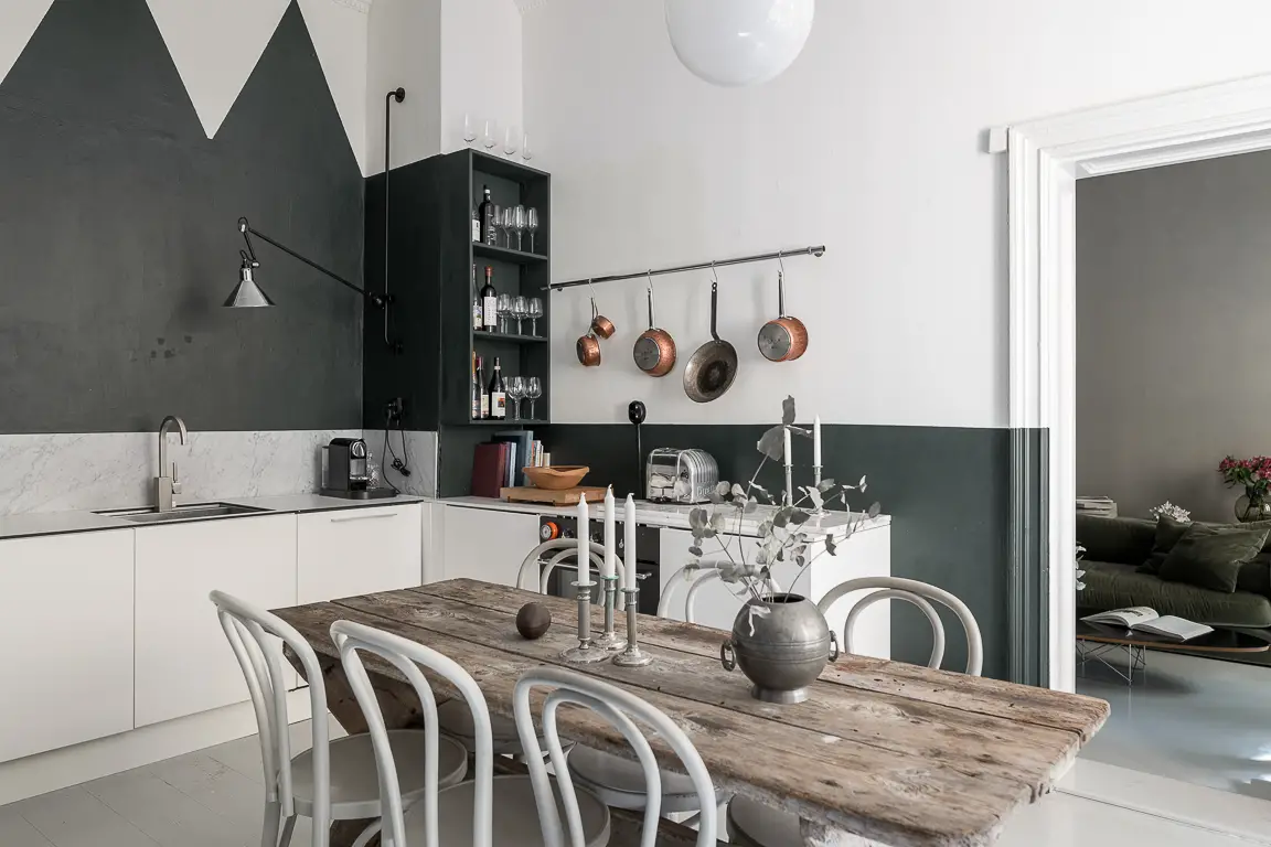 瑞典斯德哥尔摩小户型公寓 | 古老建筑中的现代温馨家园-1