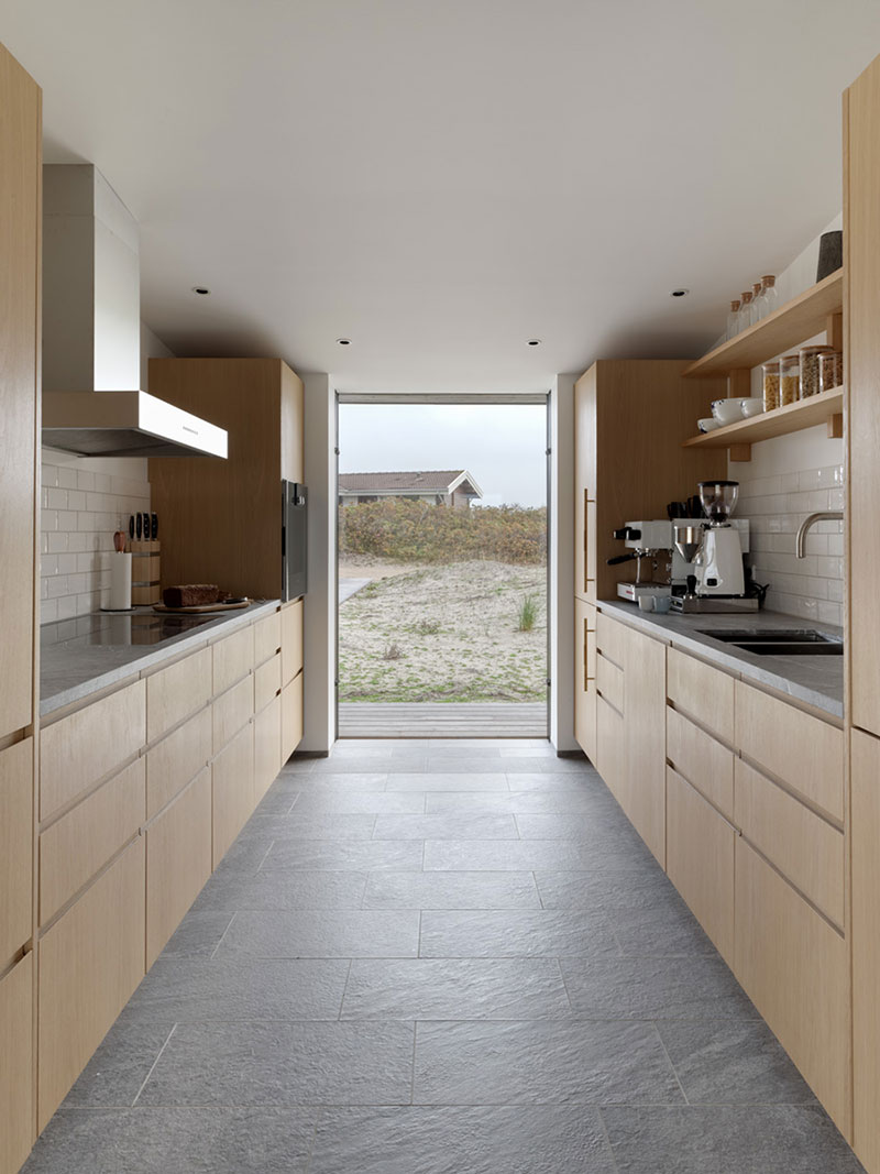 丹麦隐秘岛屿上的现代别墅-10