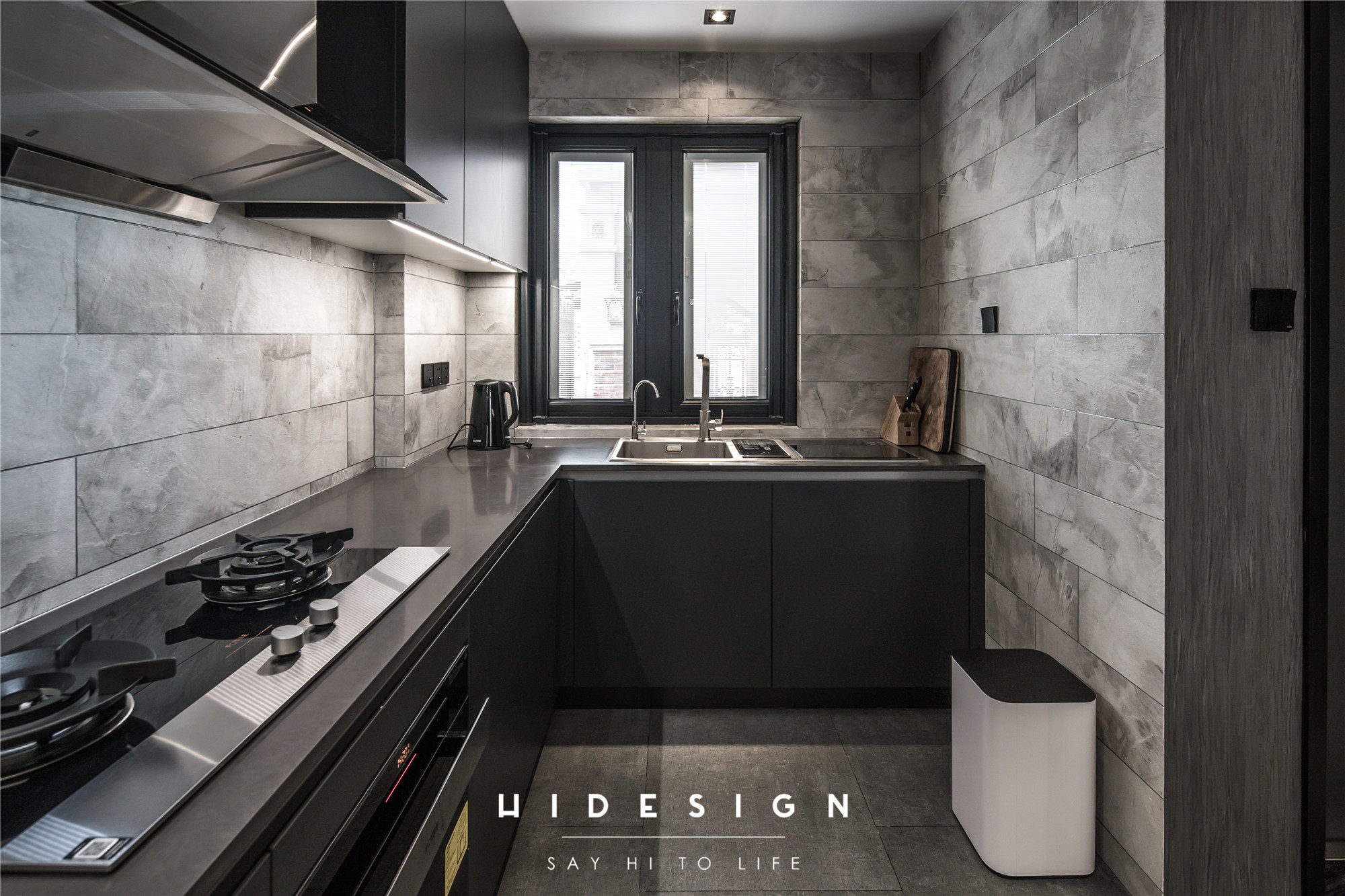 深色工业风重塑阿斯加德，功能分区打造年轻夫妻理想居所-21