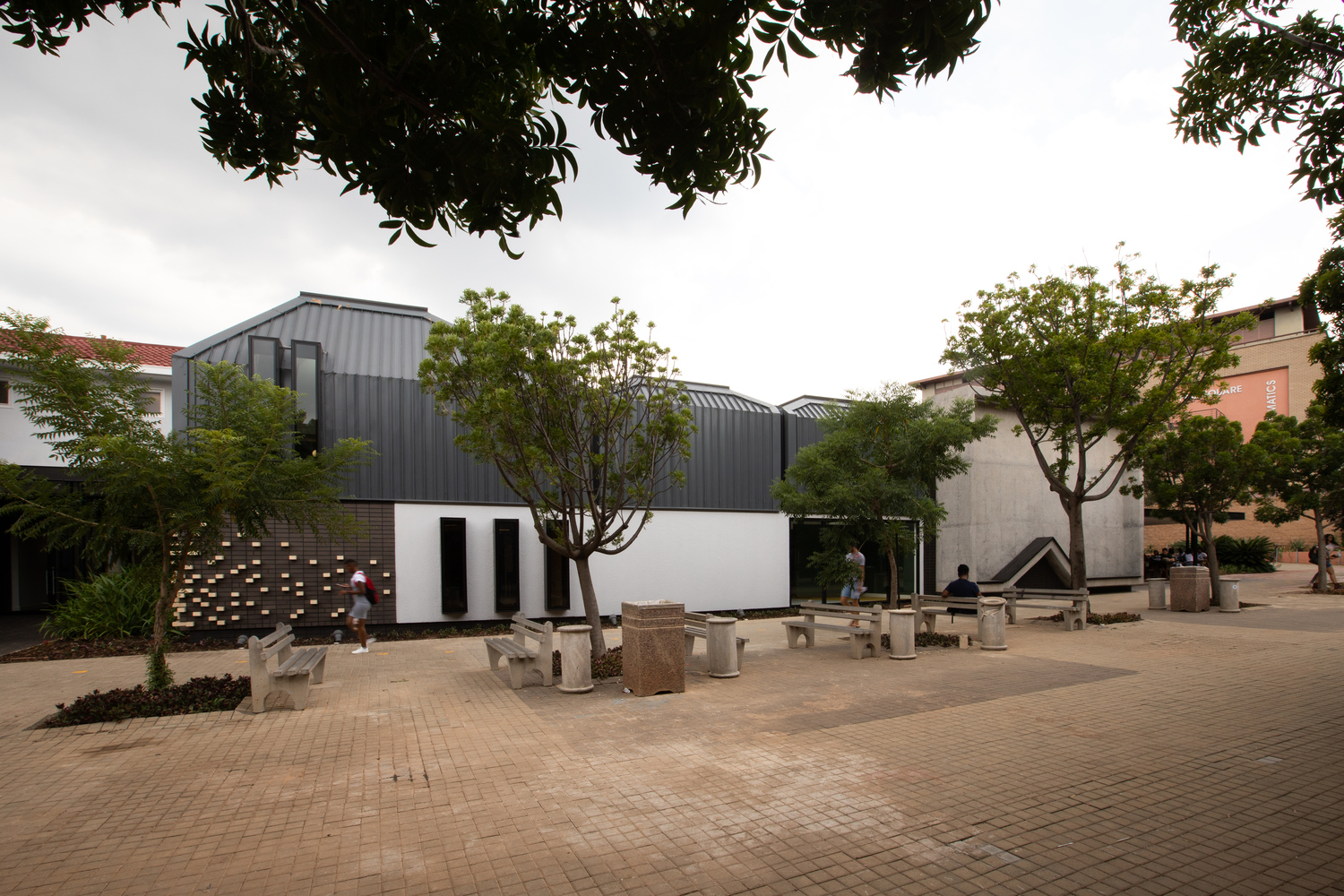 比勒陀利亚大学的哈菲尔德校区 Akanyang 建筑丨南非丨Two Five Five Architects-9