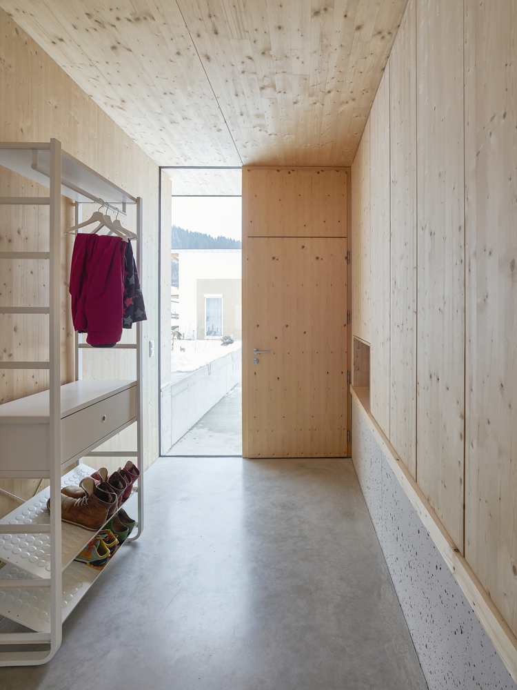 奥地利山墙屋 | 木、混凝土与玻璃的宁静和谐空间-33