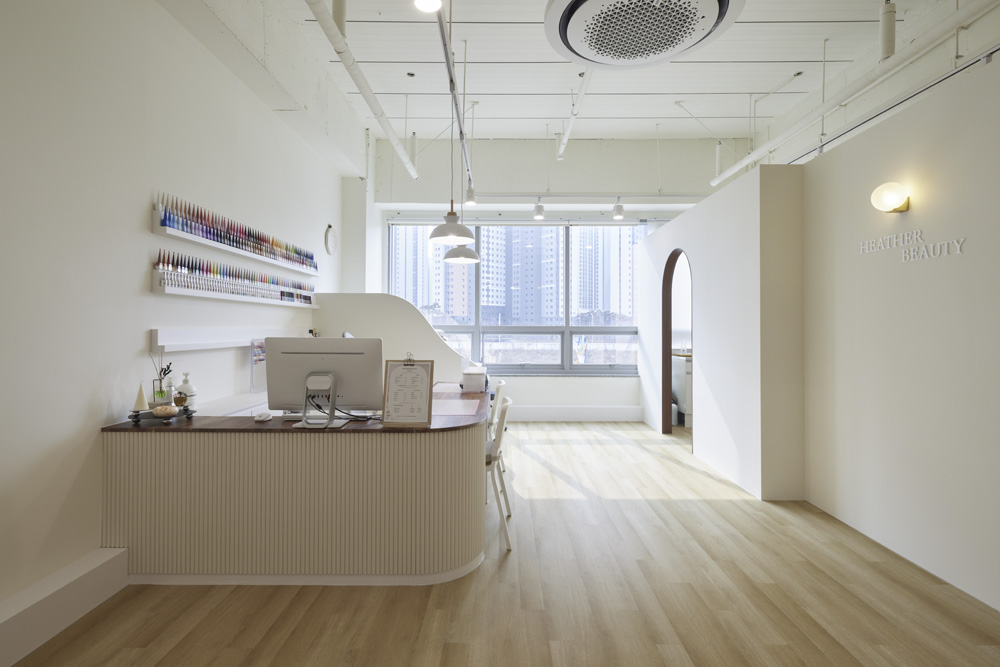 白色调的宁静空间 | 14 平米小空间的神奇设计-4