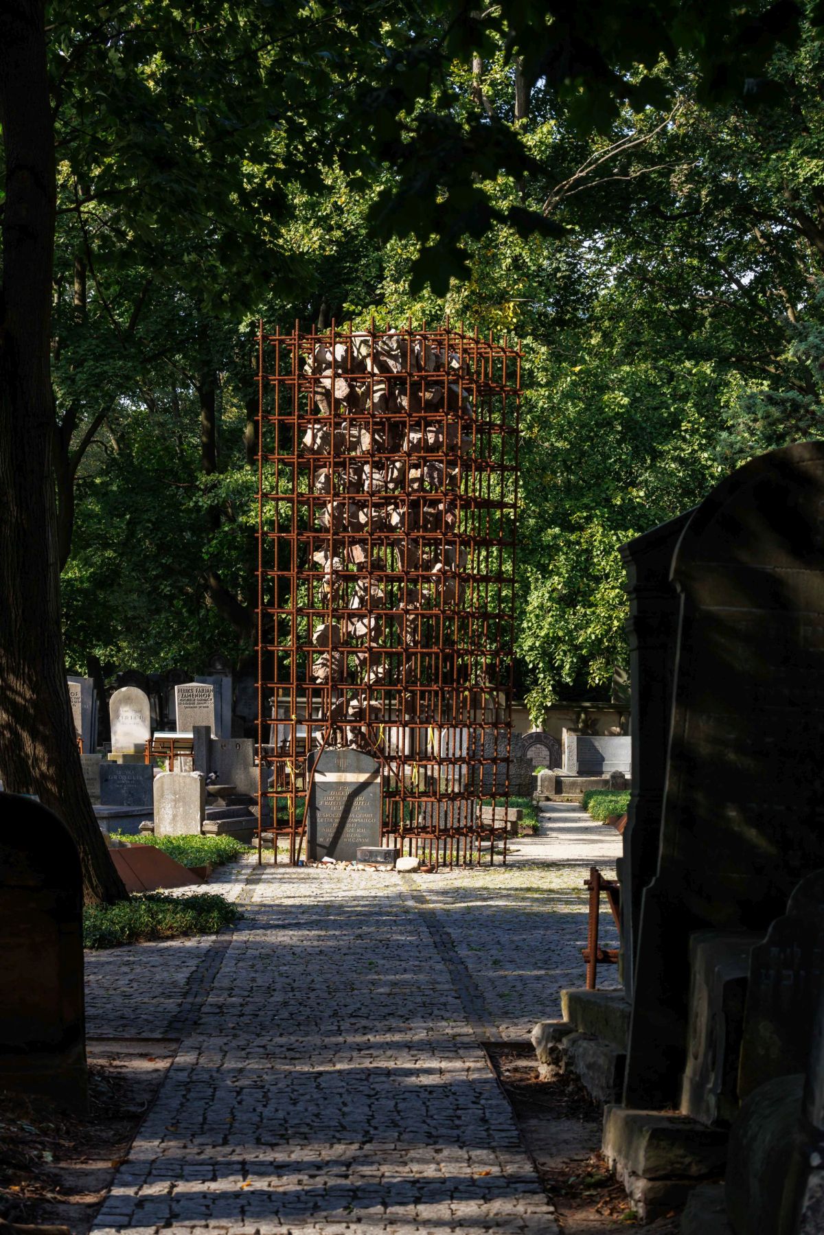 华沙犹太公墓纪念大规模坟墓的纪念碑丨波兰华沙丨Archiworks工作室-17