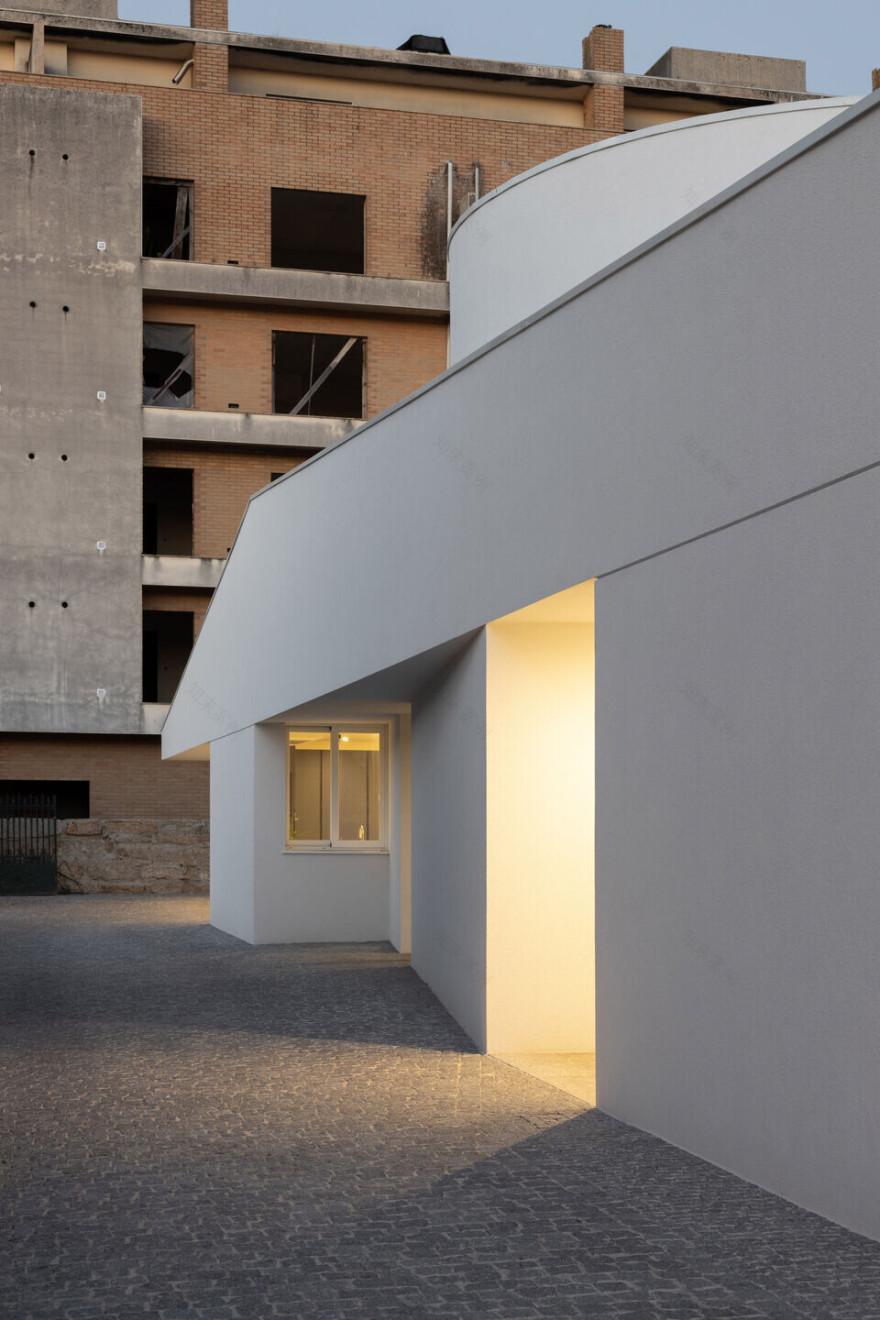 葡萄牙 Middleyard · 私密中庭丨LIMIT studio-10