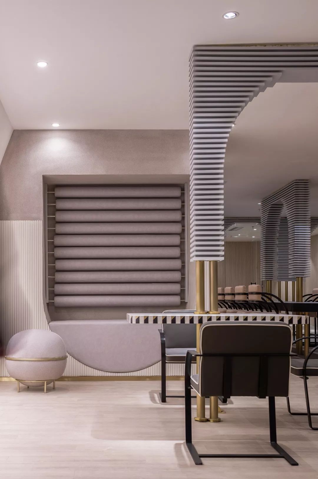 在这个令人惊叹的童话城堡办公室，我愿意天天加班！-56