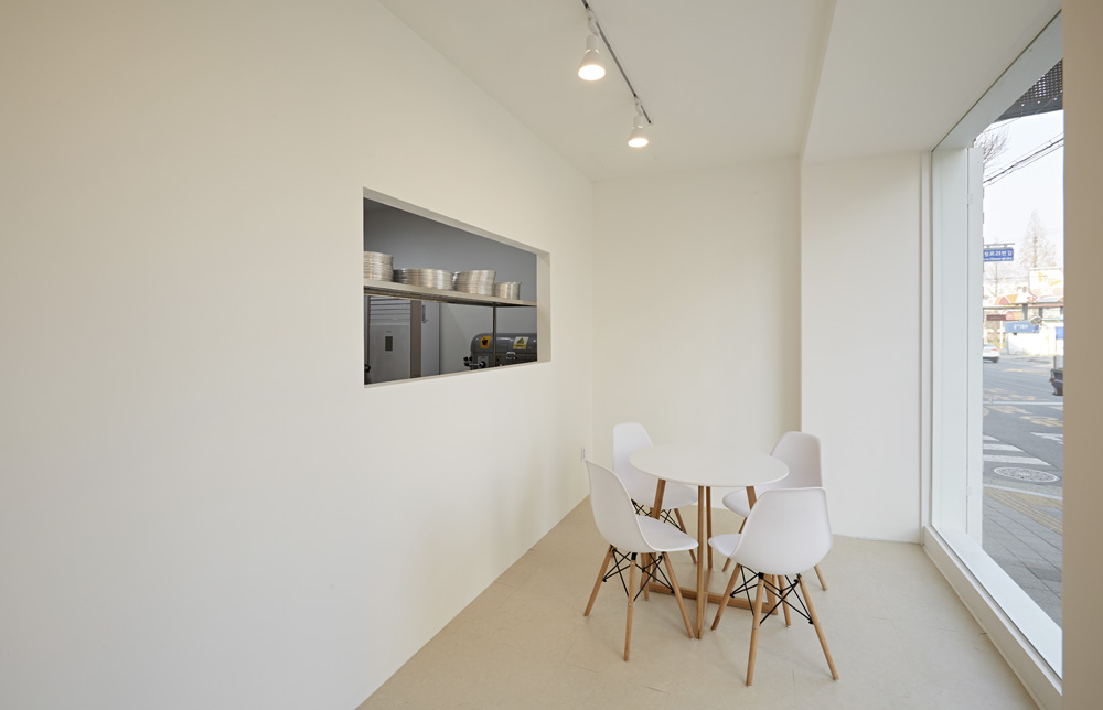 简约白色调 20 平米披萨店设计-8