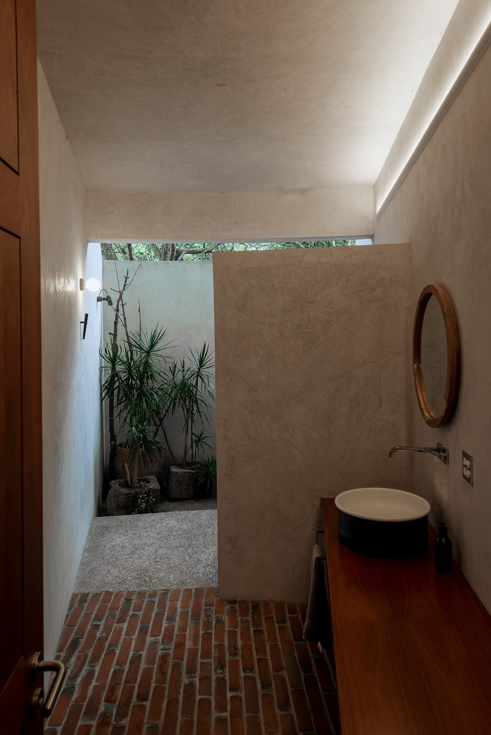 墨西哥丛林中的嵌入式火山石 SPA-19