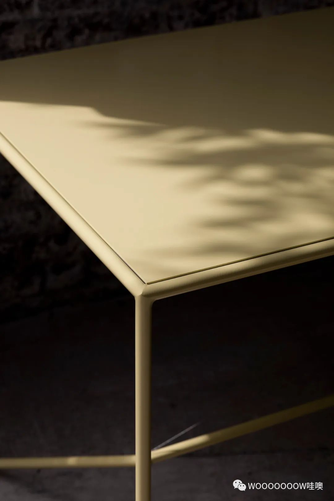 色彩斑斓的比利时手工钢制桌子-3