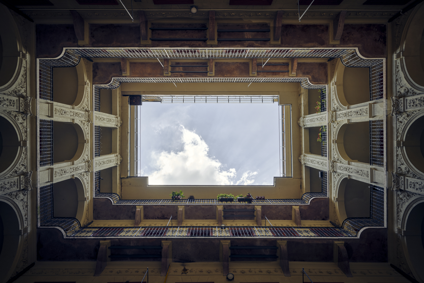 布达佩斯内部庭院 2 号丨HungaryBudapest-7