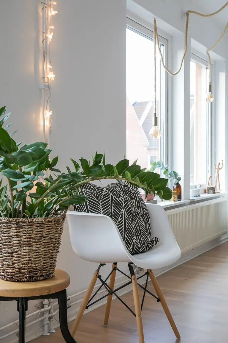 鲜亮色彩点缀的北欧风格 | 以白色为基调的清新空间-16