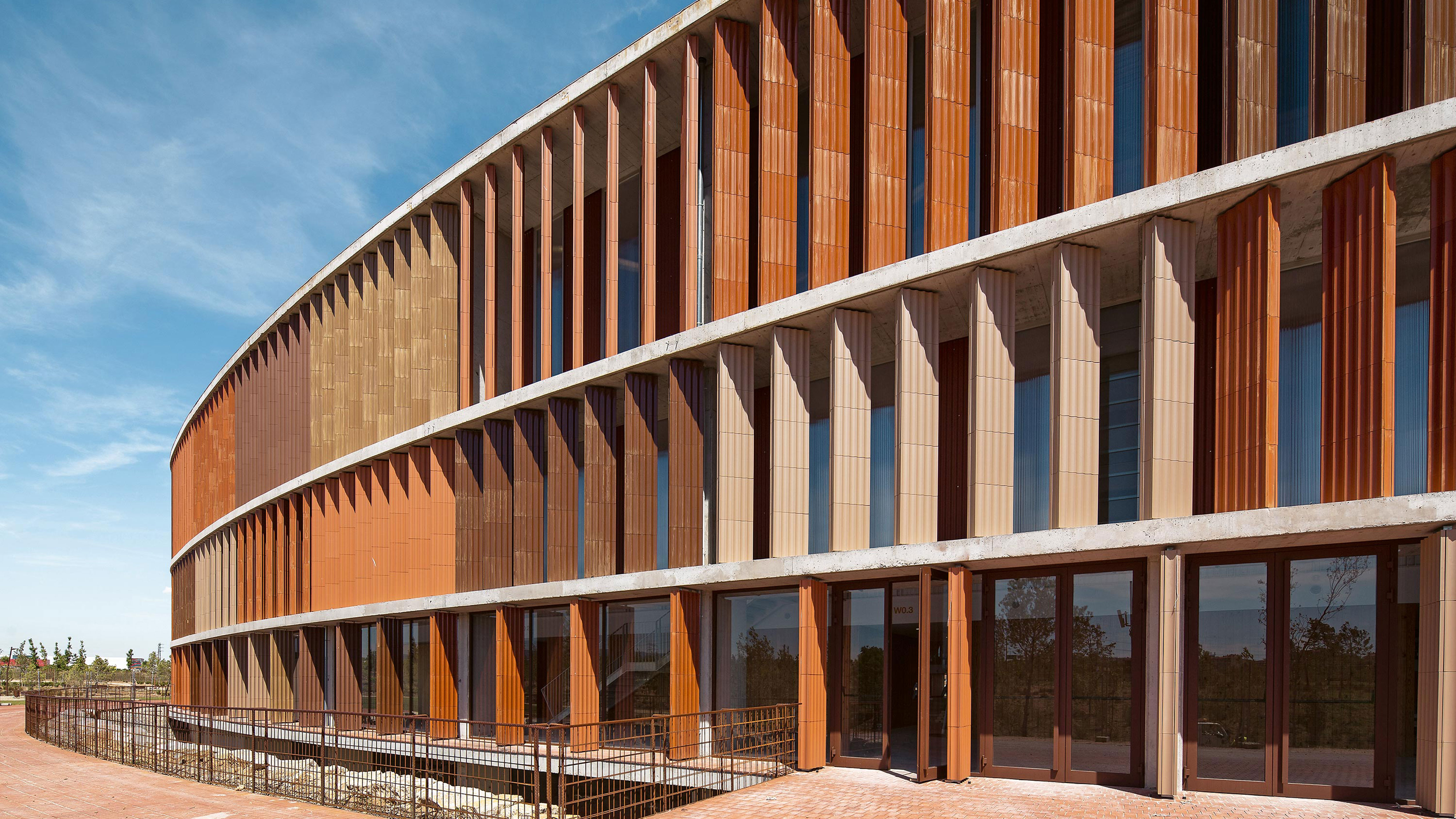 西班牙 Tarragona 市“Palacio de los Deportes Juegos Mediterráneos”体育场馆-0