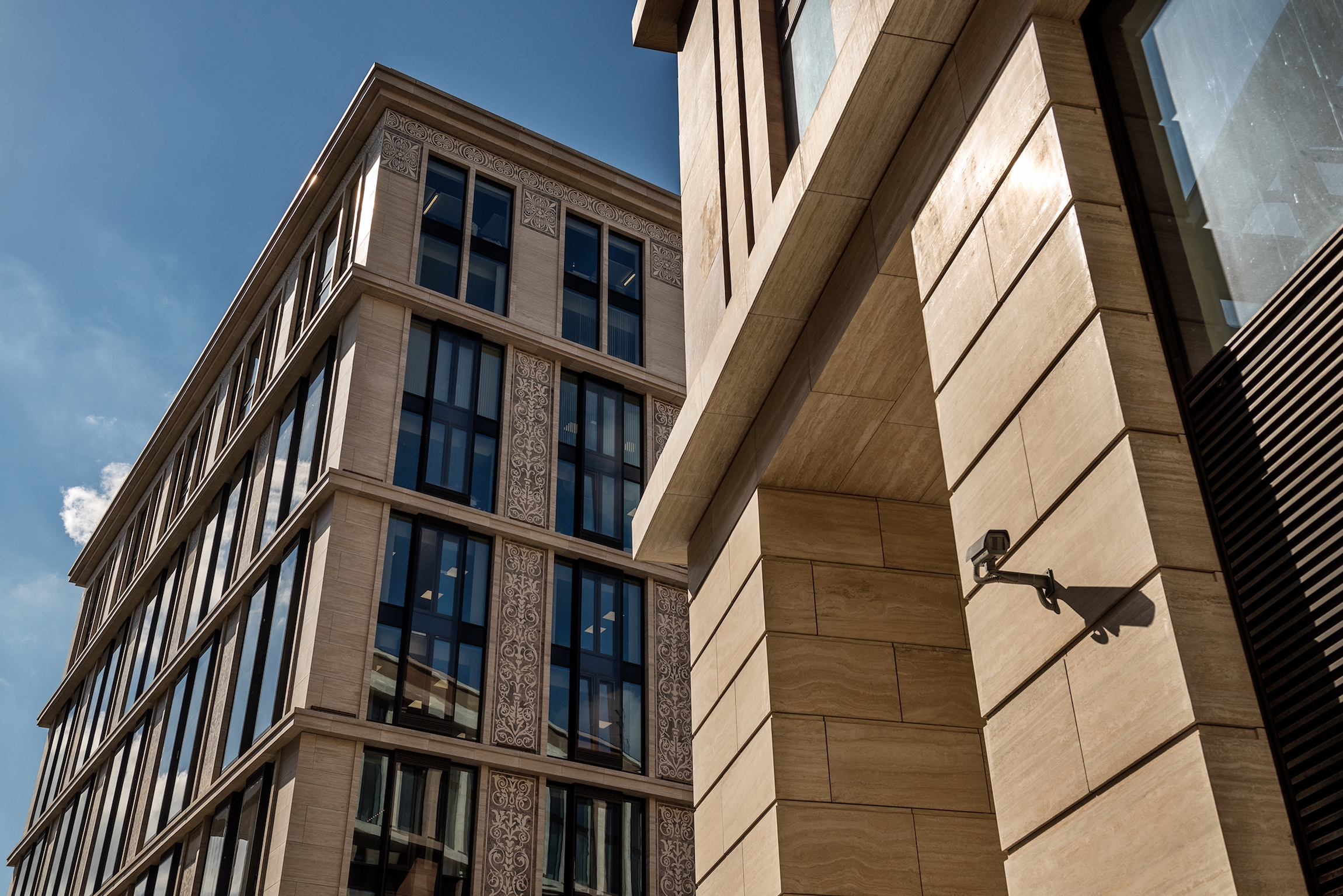 Àäìèíèñòðàòèâíûé è îáùåñòâåííî-äåëîâîé êîìïëåêñ «Íåâñêàÿ ðàòóøà»-22