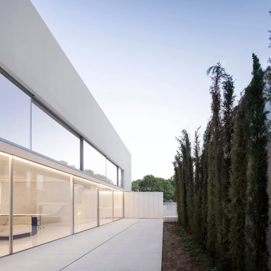 装满了的诗与远方的白色世界  Fran Silvestre-17