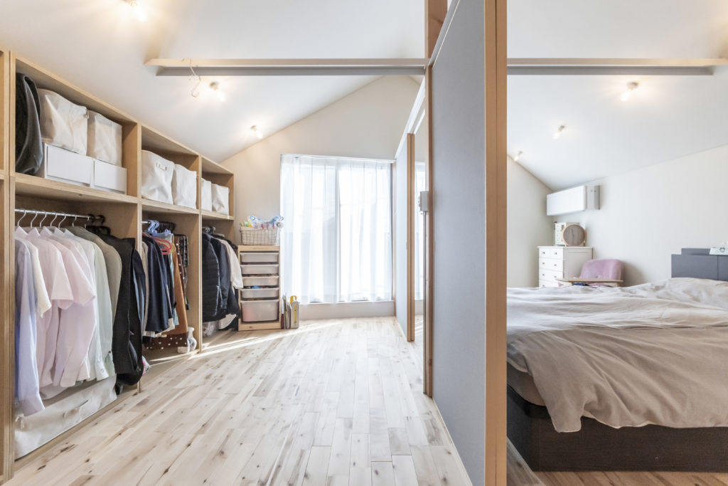 玄関から寝室までひとつながりの家開放性とともに家族の気配を感じながら暮らす | Architecture | 100%LiFE-12