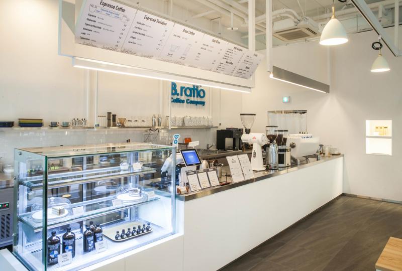 26 坪极简白色现代咖啡厅，首尔江南区品味之选-3