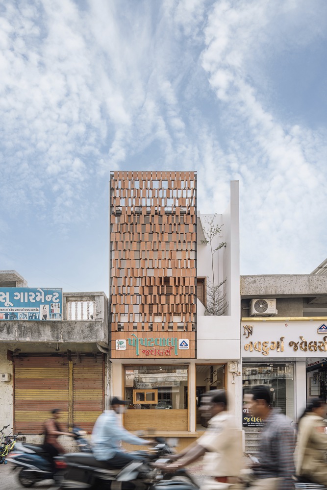 印度 Mandvi 的线性住宅丨The Company of Design-29