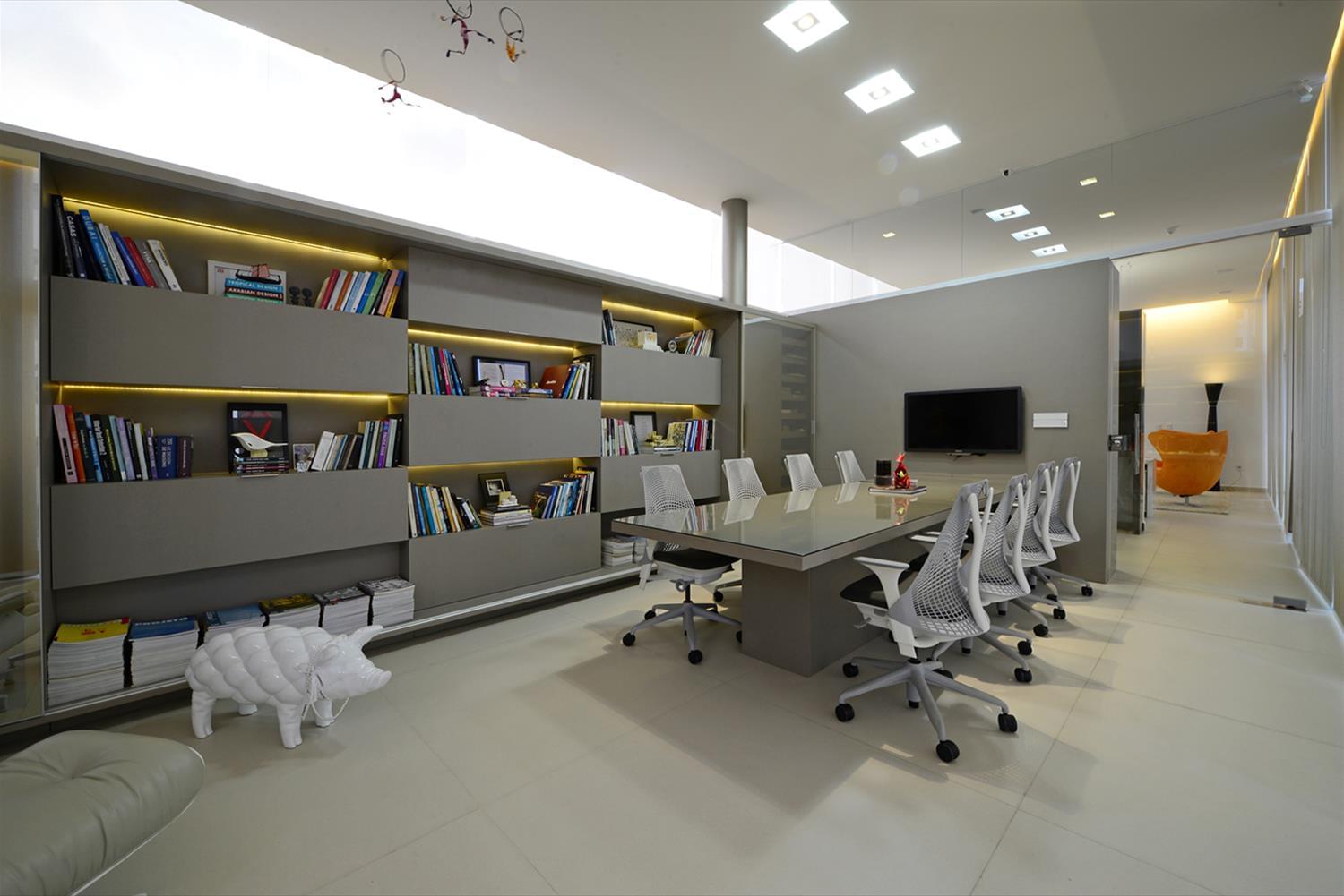 巴西沙龙德穆拉建筑事务所 · 融入自然的现代办公空间-10