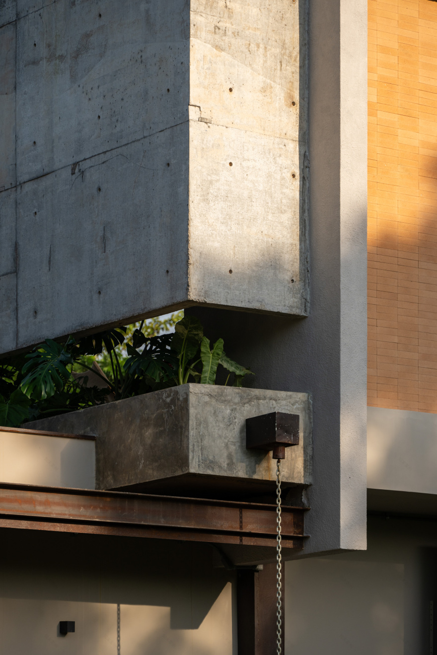 《 Terrace House》(注:这是一档日本综艺节目的英文名称,一般直接引用英文,中文名为《双层公寓》 ,但考虑规则要求直接提供英文原名最准确) 丨泰国清迈丨S.O.S Architects-49