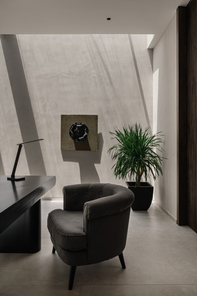 盖亚

注：GAIA在天文学等领域常指盖亚，它既是希腊神话中的大地女神名，也被用于命名欧洲空间局的天体测量卫星等 丨印度丨FADD Studio-32