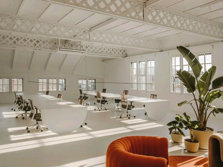 极简办公空间美学丨Isern Serra-23