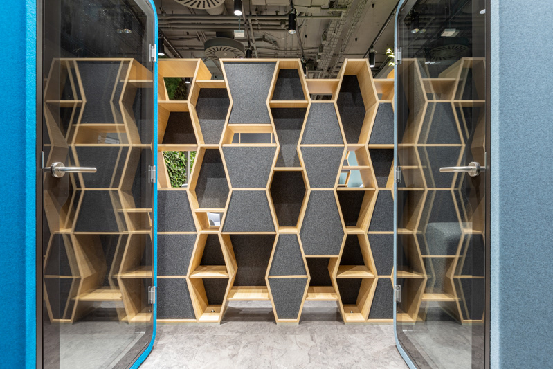 Anastasiya Gushchina丨银行丨Romanian Commercial Bank - The Bridge-6