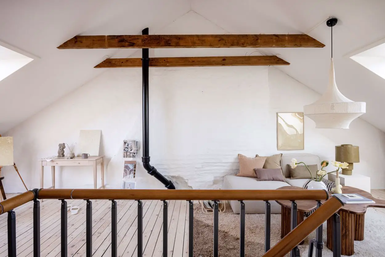 巧妙的屋顶窗 | 瑞典斯德哥尔摩公寓的独特设计-11