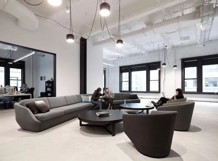 纽约历史建筑中的现代沙龙式办公室-5