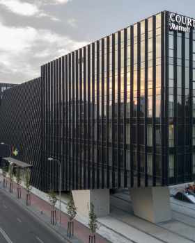 Hotel Courtyard by Marriott Vilnius Center  / Architectural Bureau G.Natkevicius & Partners