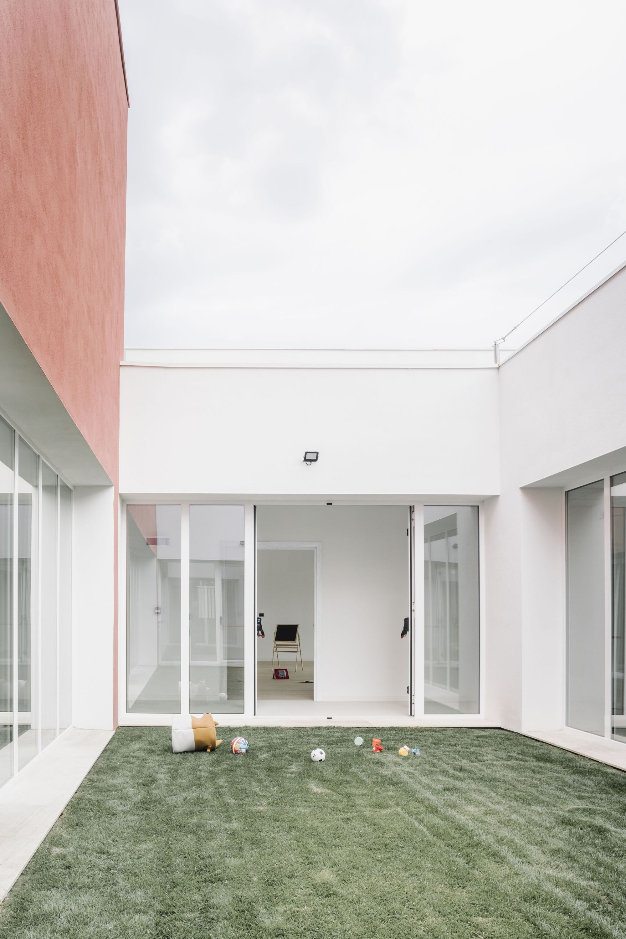 New Nursery School on Via dell’Acquamarina / LERUA Studio-28