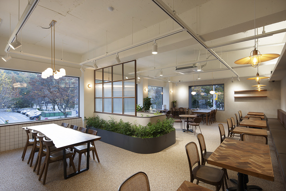 白色与木质的优雅结合 | 57 平米现代简约贝壳装饰设计-9