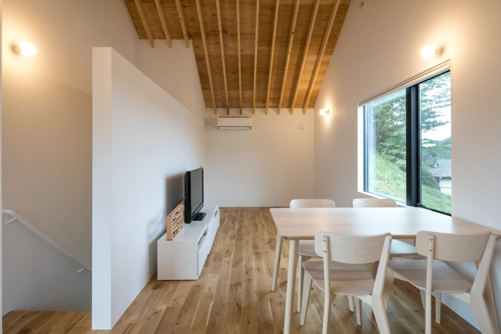 工房併設の住まい　木の温もりと開放感にあふれるのびやかなLDK空間 | Style of Life | 100%LiFE-8