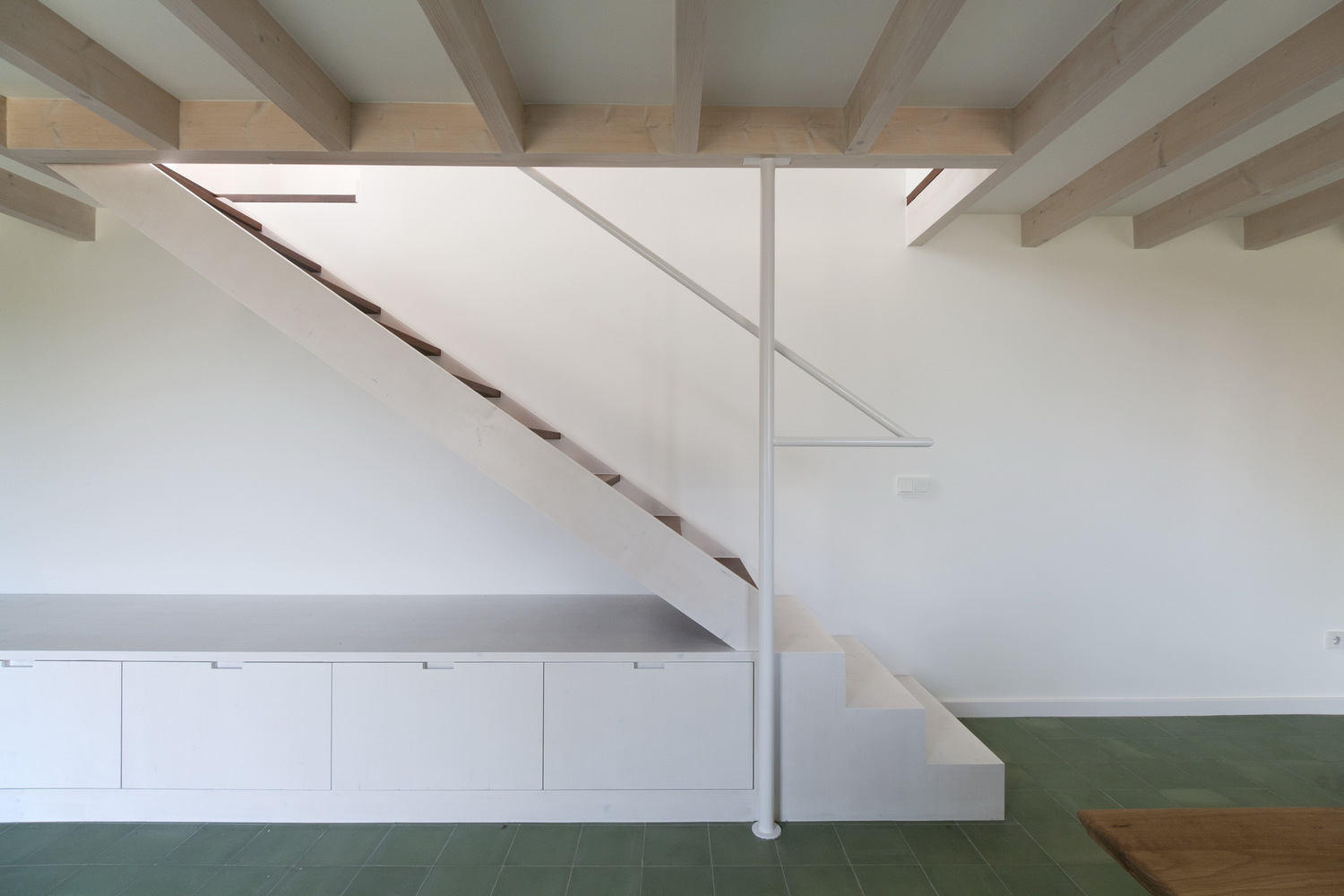 葡萄牙马德拉岛乡村景观中的典型马德兰房屋翻新与扩建-33