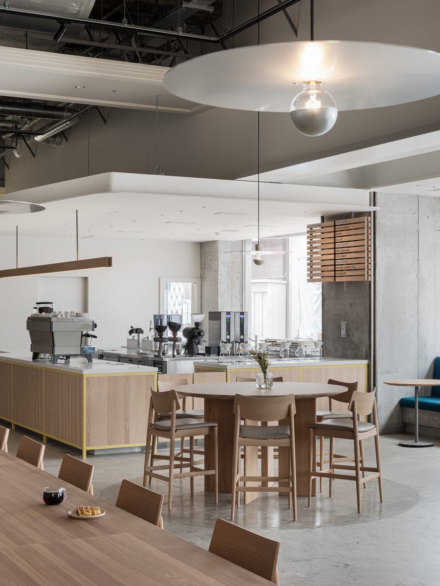 探索神户蓝瓶咖啡店:Blue Bottle Coffee Hankyu神户店设计揭秘 - 米尚丽零售设计网 MISUNLY- 美好品牌店铺空间发现者-11