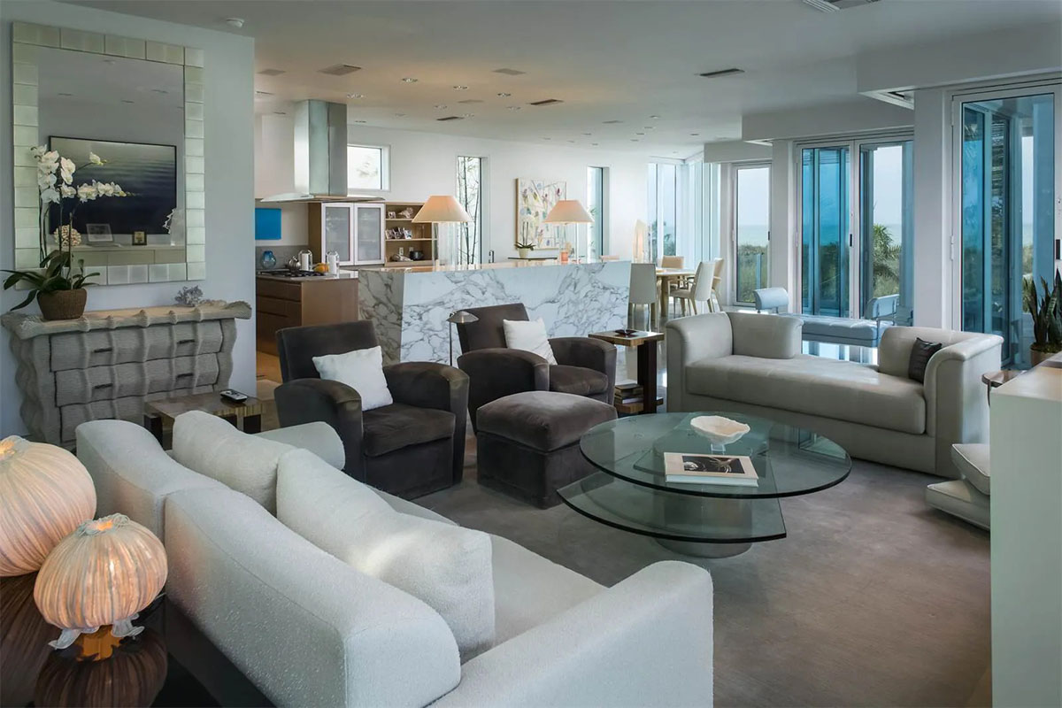 佛罗里达海滨带玻璃电梯和楼梯的豪华住宅丨乌拉圭佛罗里达丨建筑师迈克尔·戴德莫尔-10