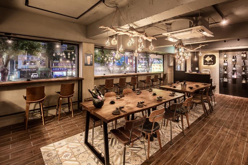 现代简约的鱼主题餐厅设计-5