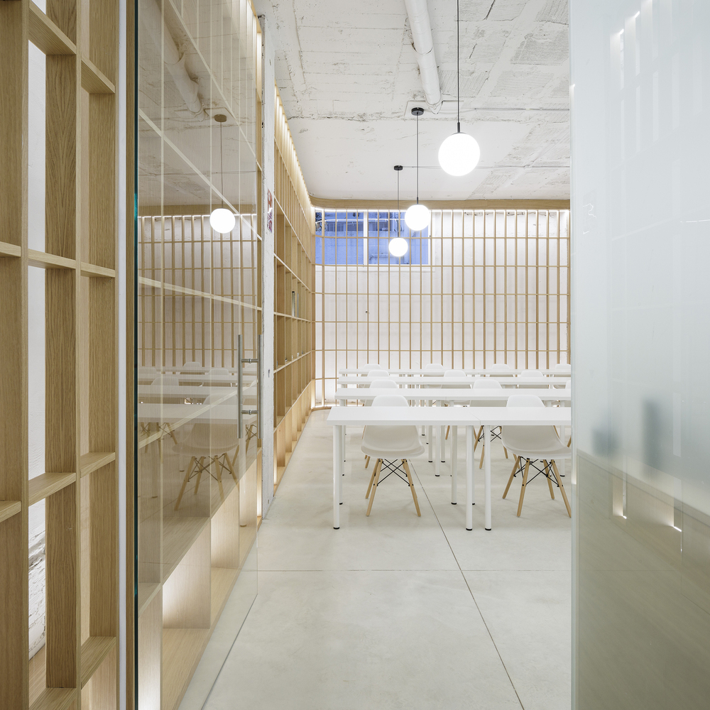 自然光与功能优化的牙科诊所设计-12