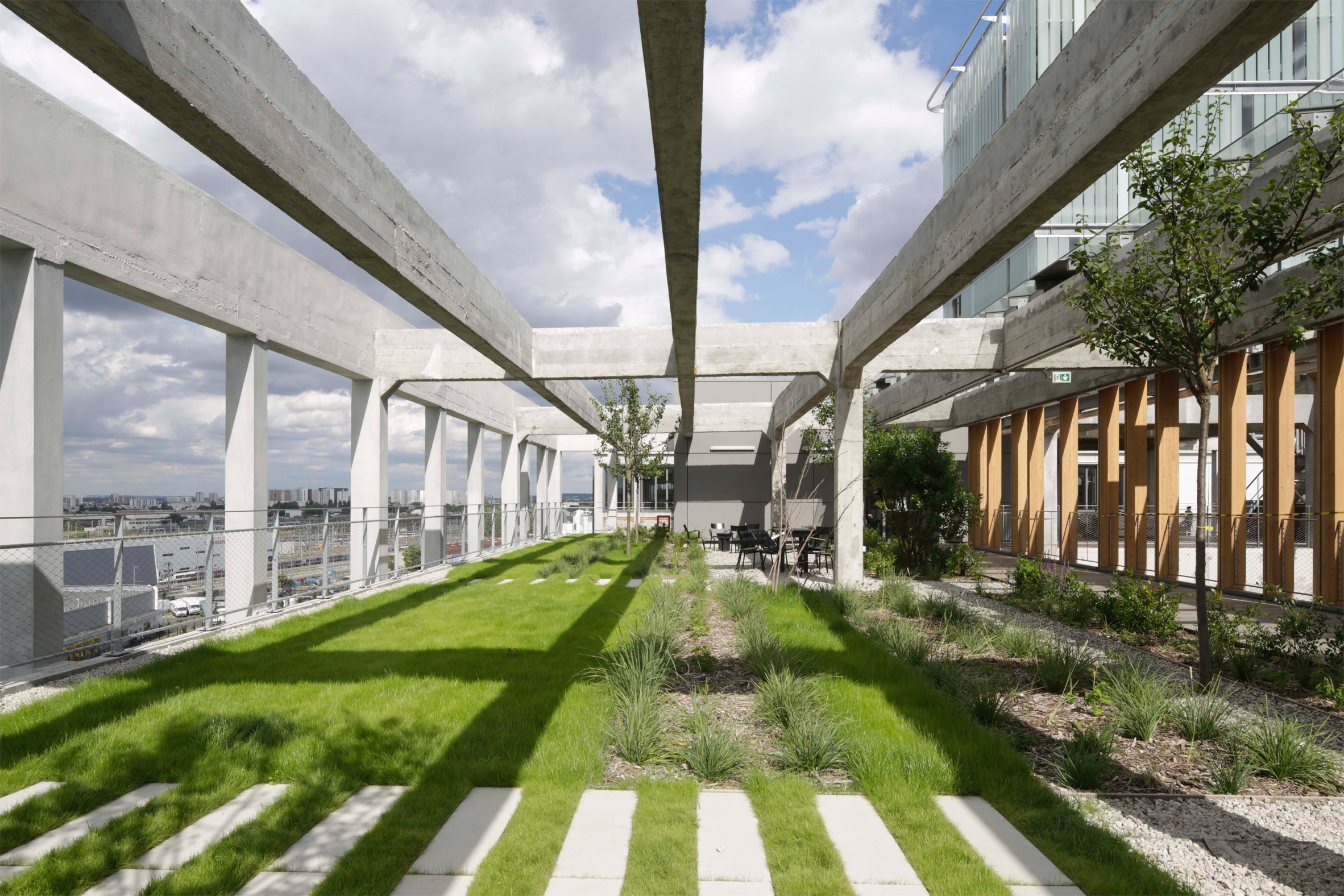 巴黎废弃仓库变身创意总部,BETC 打造绿色工业风新地标-21