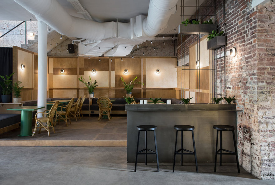 乌克兰利沃夫工业风酒吧设计-12